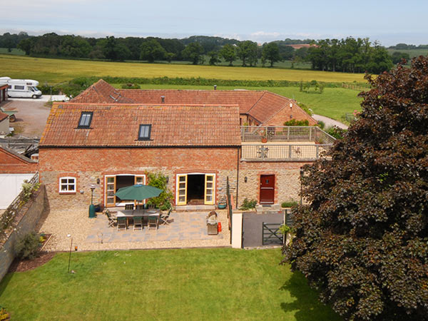 Manor Stables, mast panorama